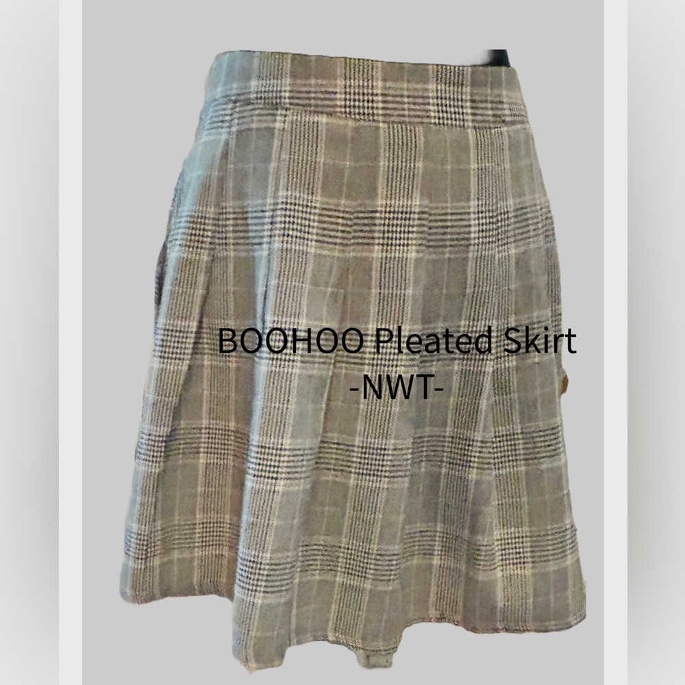 Boohoo-Woven Flannel Pleated Tennis Skirt-NWT🖤🖤